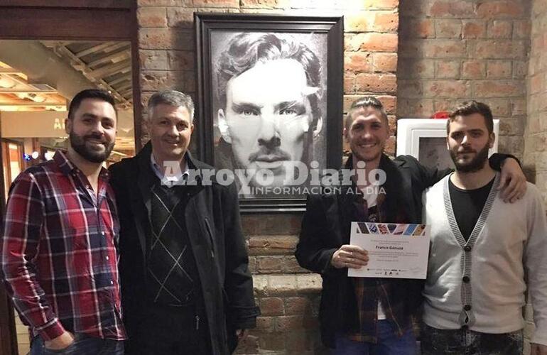 De izquierda a derecha. Franco De Crist&oacute;fano (Secretario Cultura Municipal), Marcelo Beltr&aacute;n (Coordinador del Nodo Rosario), Franco Ganuza (Artista expositor) y Sebasti&aacute;n Milani (Responsable del &aacute;rea Deportes Municipal)