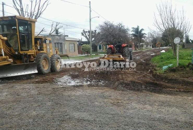 En el lugar. Los equipos pesados y el personal municipal trabajando este jueves.