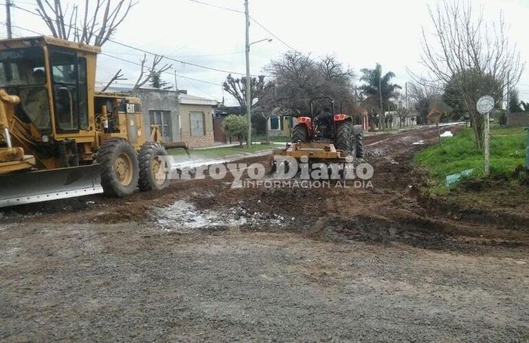 En el lugar. Los equipos pesados y el personal municipal trabajando este jueves.