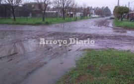 Imagen de Les prometieron cord&oacute;n cuneta, compraron los materiales y esperan las obras