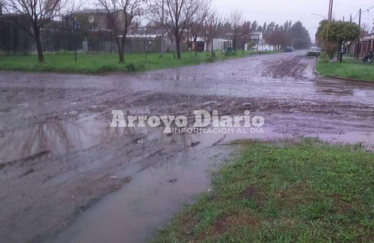 Imagen de Les prometieron cord&oacute;n cuneta, compraron los materiales y esperan las obras