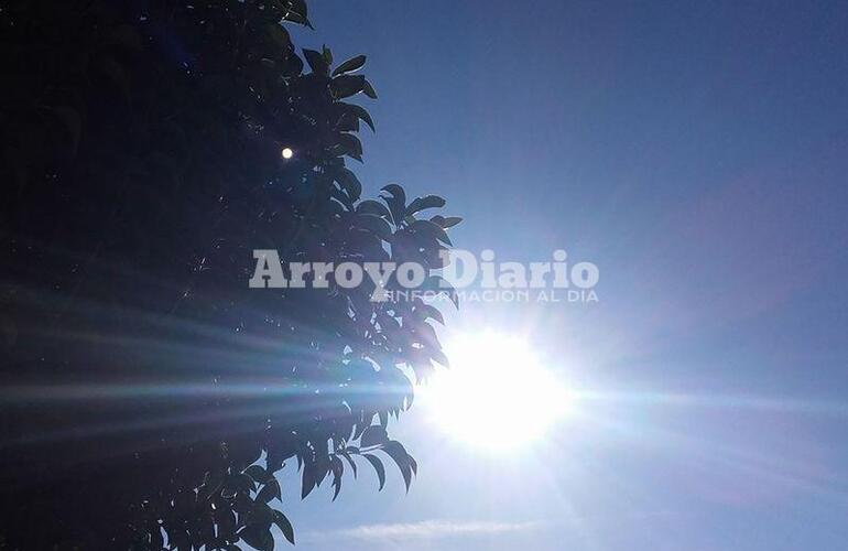 Imagen de Otro d&iacute;a de cielo despejado