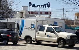 En el lugar. Los cuerpos son retirados del lugar por Policía Judicial.