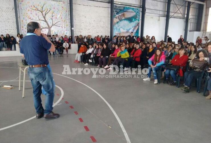 En el complejo. El acto y la jornada prevista para hoy se desarrolló en el Complejo Integral "Los Tiburones". Foto: Gentileza Florencia D´Alonzo.