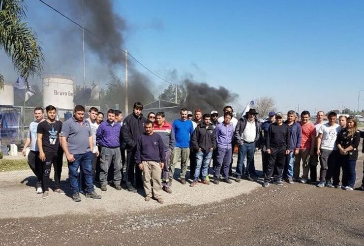 Sin trabajo. Los 35 empleados que quedaron en la calle ahora esperan una audiencia en el Ministerio.