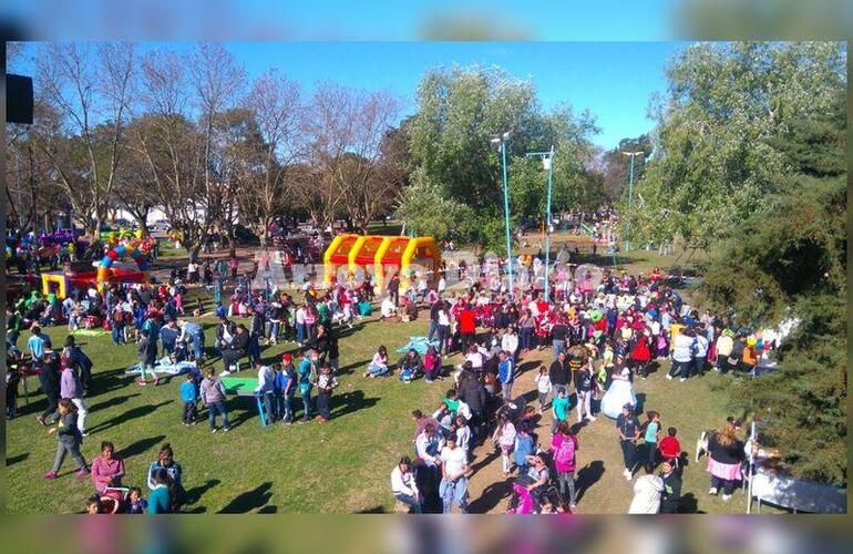 Colmado. El Anfiteatro y el Bv. Mansueto Maiorano colmado de familias este domingo.