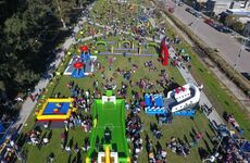 Parque colmado. El Parque Central albergó a una multitud este lunes. Foto: FB