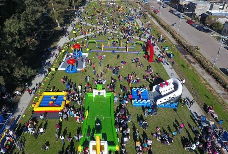 Parque colmado. El Parque Central albergó a una multitud este lunes. Foto: FB