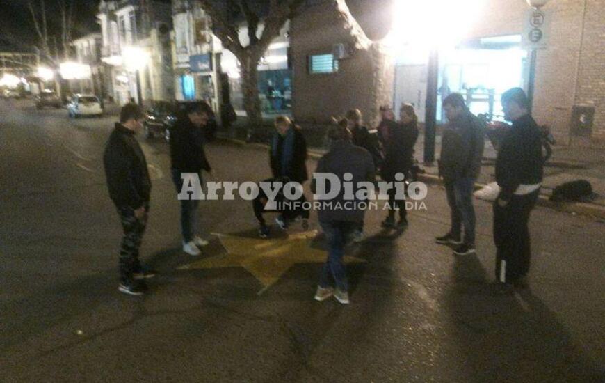 Imagen de Vuelven a pintar estrella amarilla en memoria de Ricardo Silva