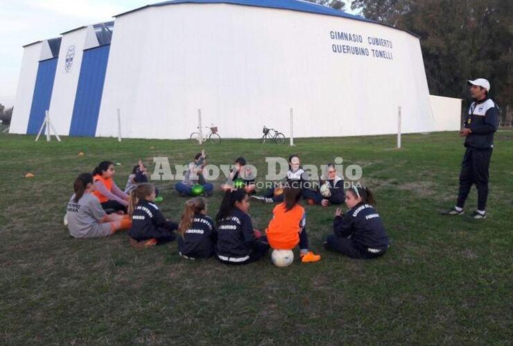 Imagen de La Escuela de Fútbol Femenino apuesta a la integración