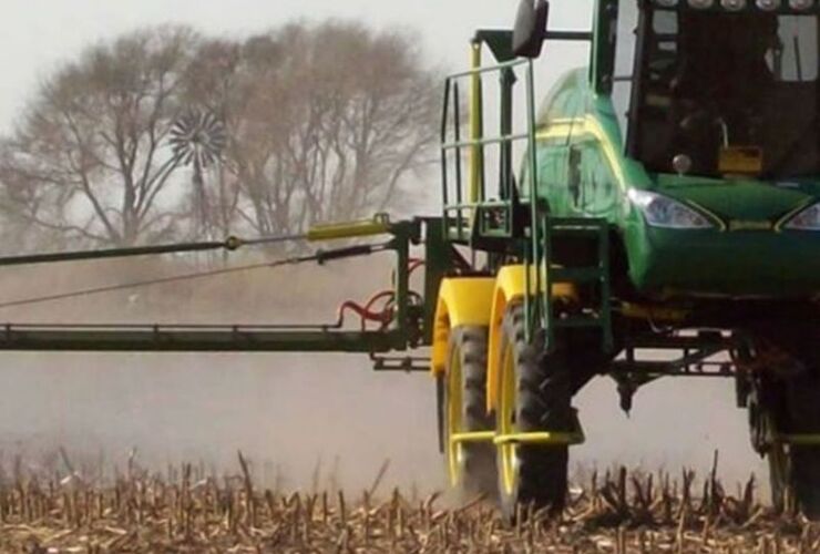 Imagen de Vecinos de Alvear le reclaman al Estado el control de los agrotóxicos