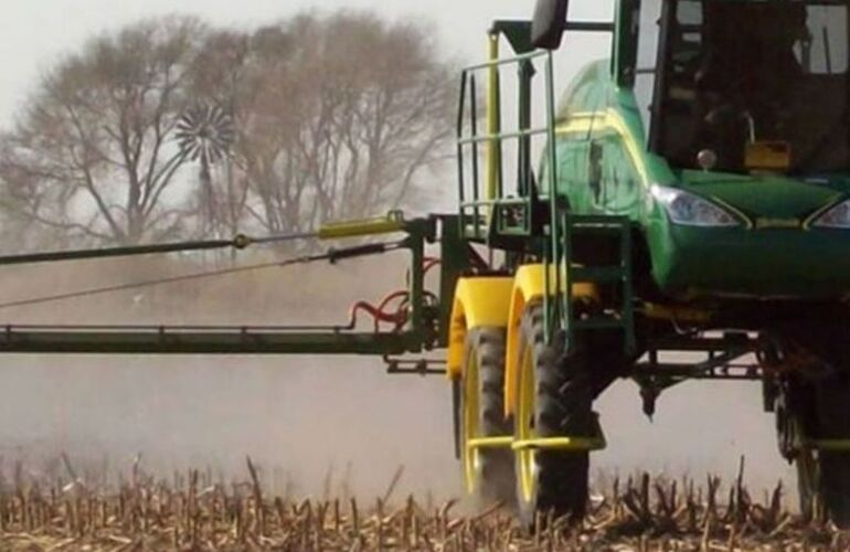 Imagen de Vecinos de Alvear le reclaman al Estado el control de los agrotóxicos