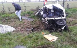 Imagen de Un muerto y dos heridos al chocar un cami&oacute;n contra un auto en la ruta 33 cerca de Pujato