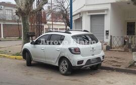 Imagen de Chocó auto estacionado en vía pública y se dio a la fuga