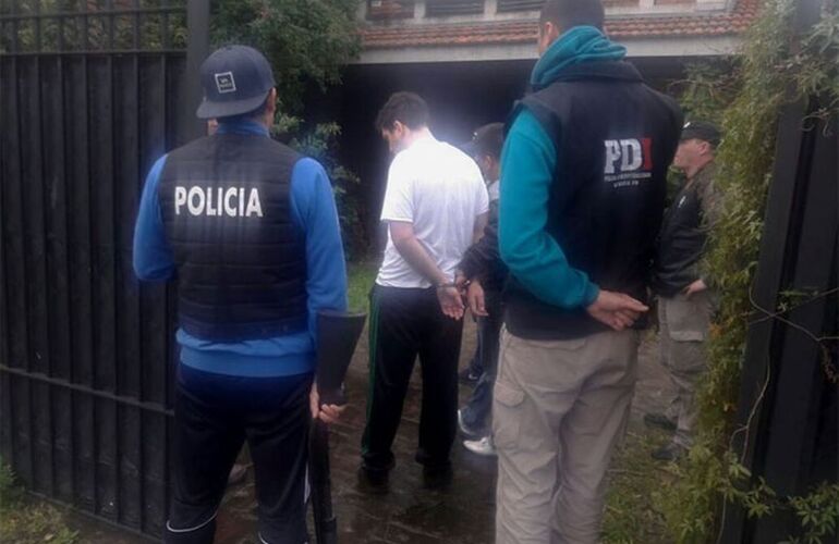 El joven sospechoso de instigar el doble crimen fue detenido en el chalé de su familia, en la localidad bonaerense de San Isidro.