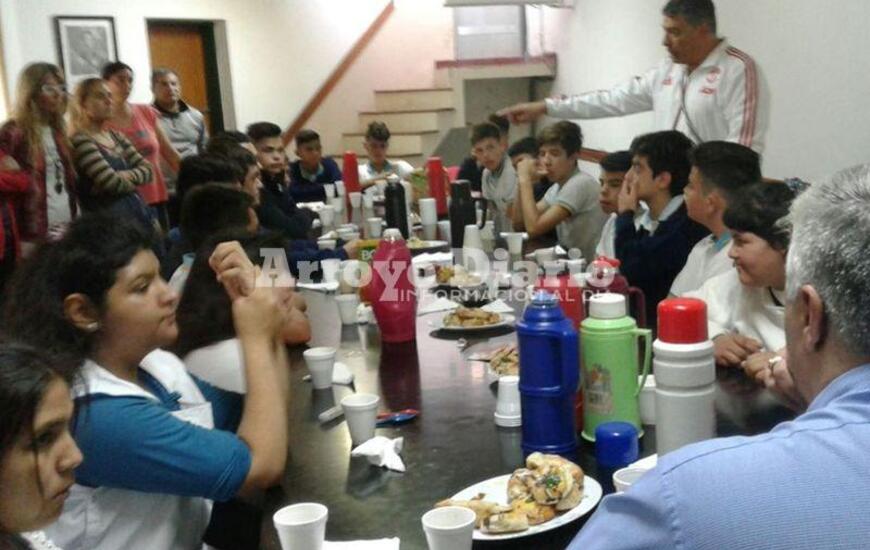 Sala Posta de San Mart&iacute;n. Es el nombre que lleva la sala donde fueron recibidos chicos y profes este lunes. Foto: Gentileza Nicol&aacute;s Trabaina