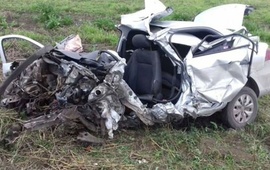 Imagen de Un policía murió tras chocar el auto en el que viajaba contra un acoplado cerca de Melincué