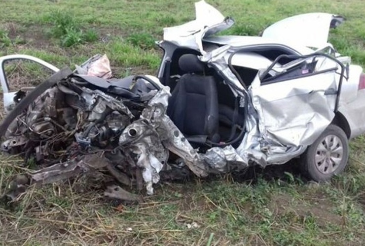 Imagen de Un policía murió tras chocar el auto en el que viajaba contra un acoplado cerca de Melincué
