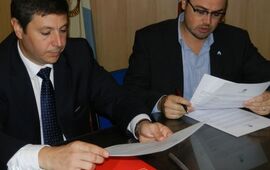 En 2015. El 8 de junio de 2015, Gres y Leone firmaban el acuerdo que se venci&oacute; y que ahora la provincia se comprometi&oacute; a prorrogar. Foto: Gob. de Santa Fe