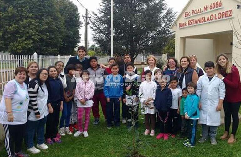 Imagen de La Comuna conmemoró el Día del Árbol