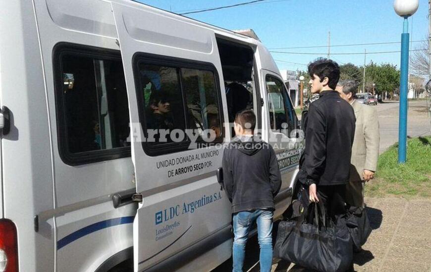 Desde la escuela. El contingente partió esta mañana desde las puertas del establecimiento educativo ubicado en Juan B. Justo 9. Foto: Leo Cabrera