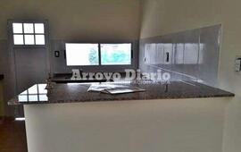 Direcci&oacute;n. La casa est&aacute; ubicada sobre Gloria Gennai, entre Mitre e Hip&oacute;lito Yrigoyen