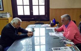 Reunidos. Esper y Coradini en la intendencia este jueves por la ma&ntilde;ana. Foto: Municipalidad de Arroyo Seco. FB