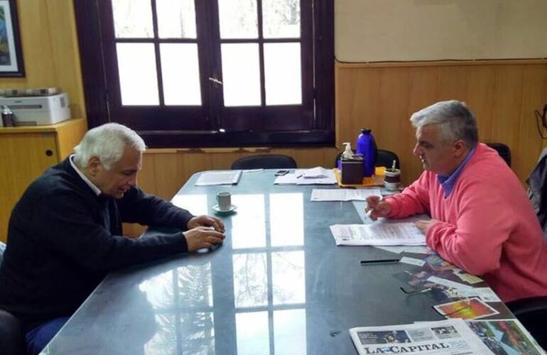 Reunidos. Esper y Coradini en la intendencia este jueves por la mañana. Foto: Municipalidad de Arroyo Seco. FB