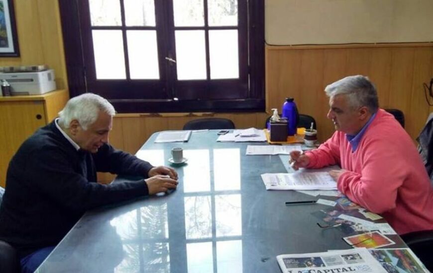 Reunidos. Esper y Coradini en la intendencia este jueves por la ma&ntilde;ana. Foto: Municipalidad de Arroyo Seco. FB