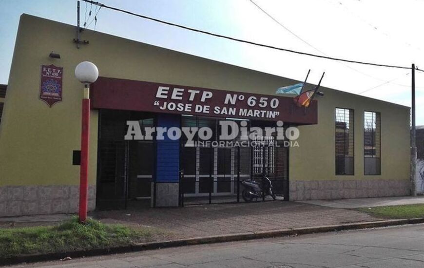 Direcci&oacute;n. La escuela est&aacute; ubicada sobre calle Juan B. Justo casi Rivadavia.