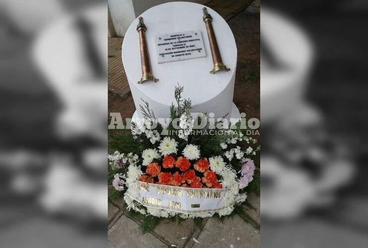 En el cementerio local. El acto se realizó esta mañana pasadas las 11 horas.