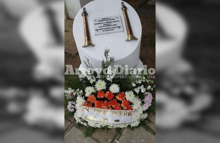 En el cementerio local. El acto se realizó esta mañana pasadas las 11 horas.