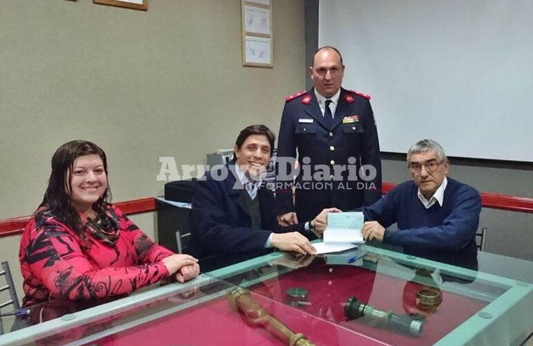 Sobre la entrega. Se efectivizó ayer durante la celebración del 37° aniversario del cuartel de Arroyo Seco. Sobre la entrega. Se efectivizó ayer durante la celebración del 37° aniversario del cuartel de Arroyo Seco.