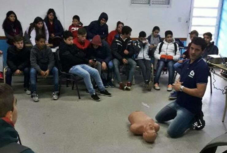 En el dictado. El instructor Santiago Paladini durante el desarrollo de la actividad. Foto: Comuna de General Lagos.