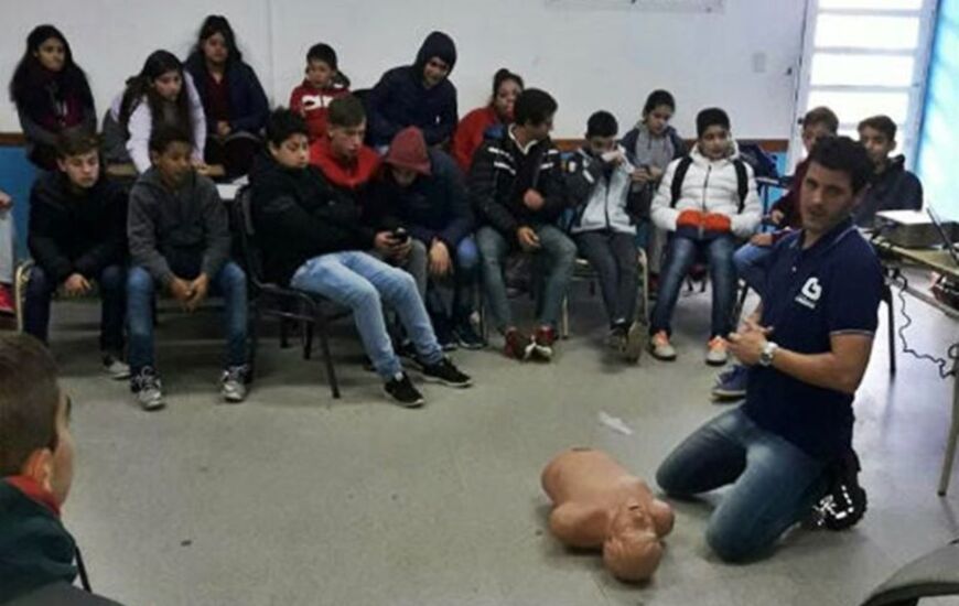 En el dictado. El instructor Santiago Paladini durante el desarrollo de la actividad. Foto: Comuna de General Lagos.