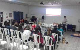 En el SUM. La actividad se realizaba en el Salón de Usos Múltiples "Gloria Gennai".
