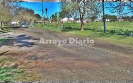 Calle de tierra. Los reductores están sobre calle Kennedy, entre Juárez Celman y Gálvez.