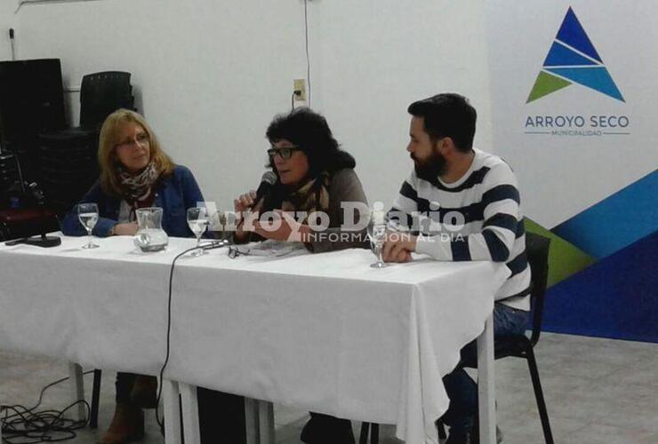 En la ciudad. La diputada Claudia Giaccone acompaña la recorrida a Olga Migno. Ambas fueron recibidas por el Secretario de Cultura Franco De Cristófano. Fotos: Nicolás Trabaina