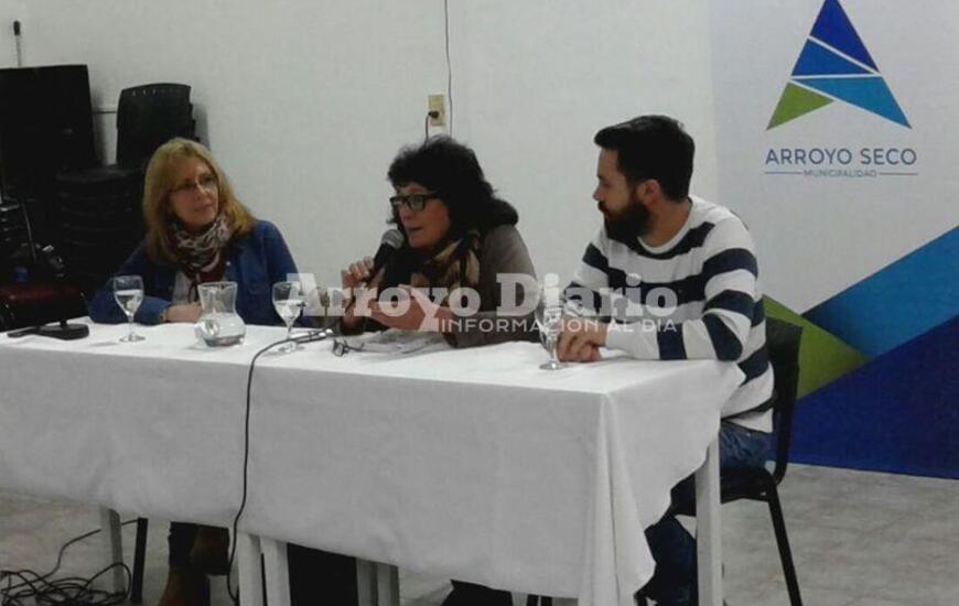 En la ciudad. La diputada Claudia Giaccone acompa&ntilde;a la recorrida a Olga Migno. Ambas fueron recibidas por el Secretario de Cultura Franco De Crist&oacute;fano. Fotos: Nicol&aacute;s Trabaina