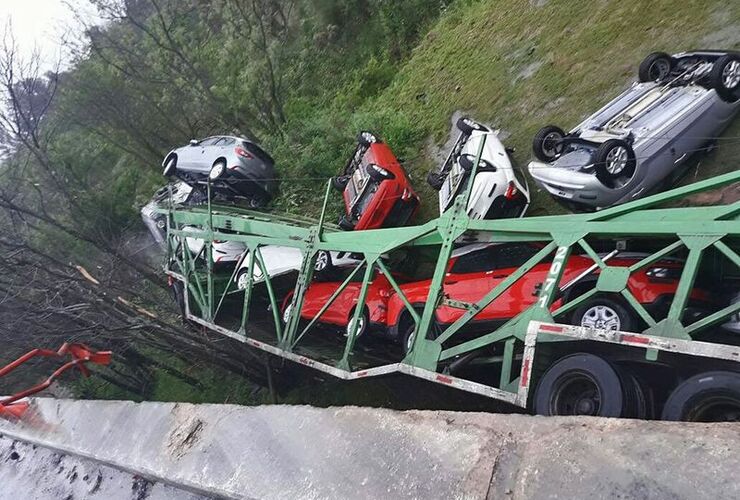 Imagen de Ya no más 0Km: mosquito cayó al borde del Carcarañá desde un puente