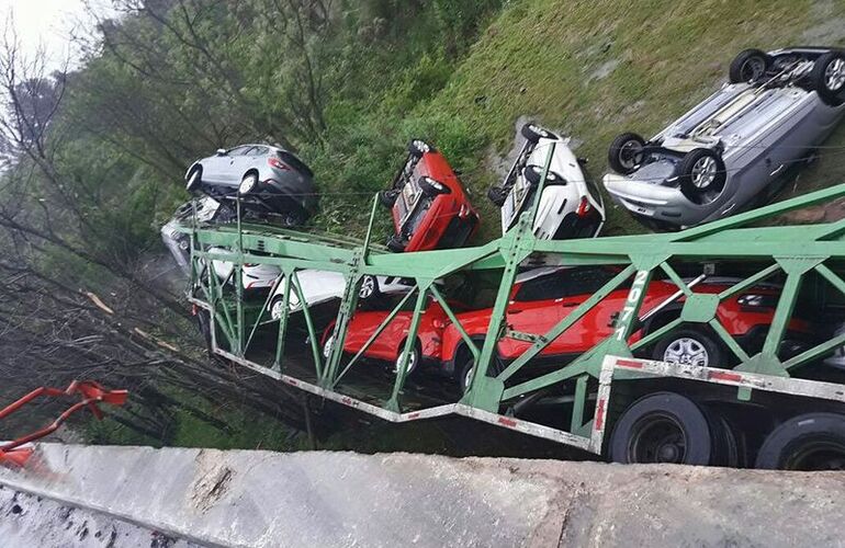 Imagen de Ya no más 0Km: mosquito cayó al borde del Carcarañá desde un puente