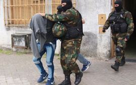 Uno de los procedimientos. Una de las personas detenidas tras el allanamiento de Saavedra al 1300, Rosario