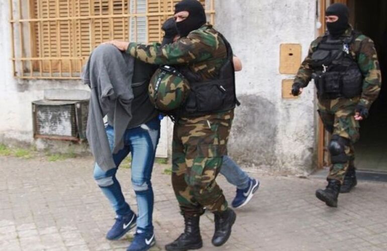 Uno de los procedimientos. Una de las personas detenidas tras el allanamiento de Saavedra al 1300, Rosario