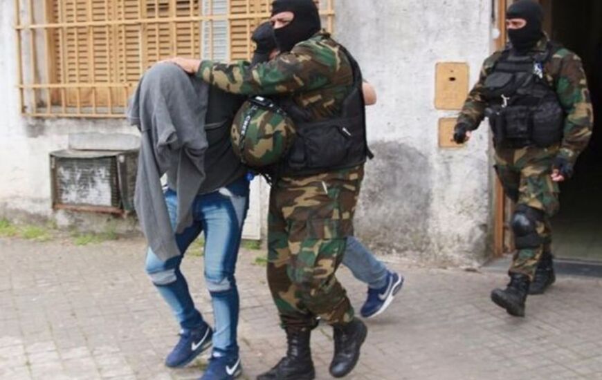 Uno de los procedimientos. Una de las personas detenidas tras el allanamiento de Saavedra al 1300, Rosario