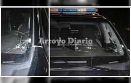 Sobre los da&ntilde;os. As&iacute; qued&oacute; el parabrisas de la camioneta del Comando.