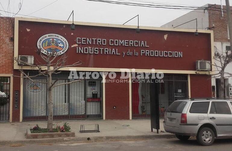 Dirección. El Centro Comercial está ubicado en Lisandro de la Torre 250, Arroyo Seco.