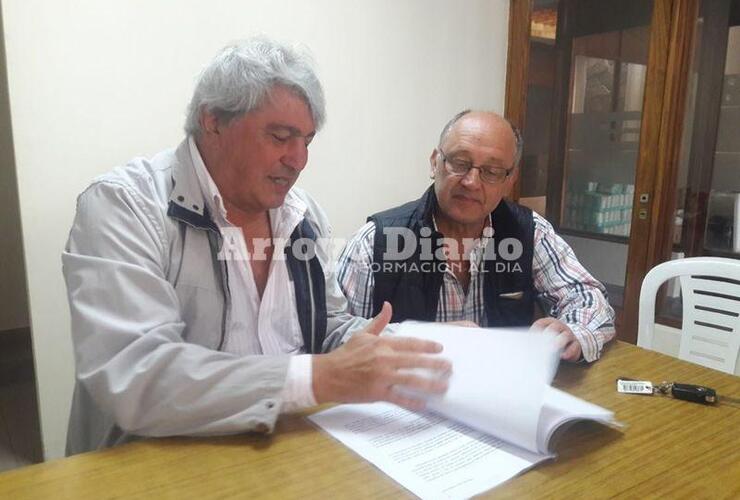 En el comité. Cantard fue recibido por Mariani y su gente en el comité de Cambiemos ubicado sobre Pueyrredón al 1000