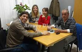 En la comuna. Las autoridades comunales junto a Pedro Panelli.