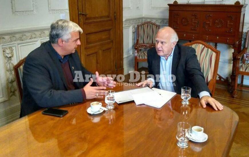 En plena reunión. El intendente Esper junto al gobernador Lifschitz.