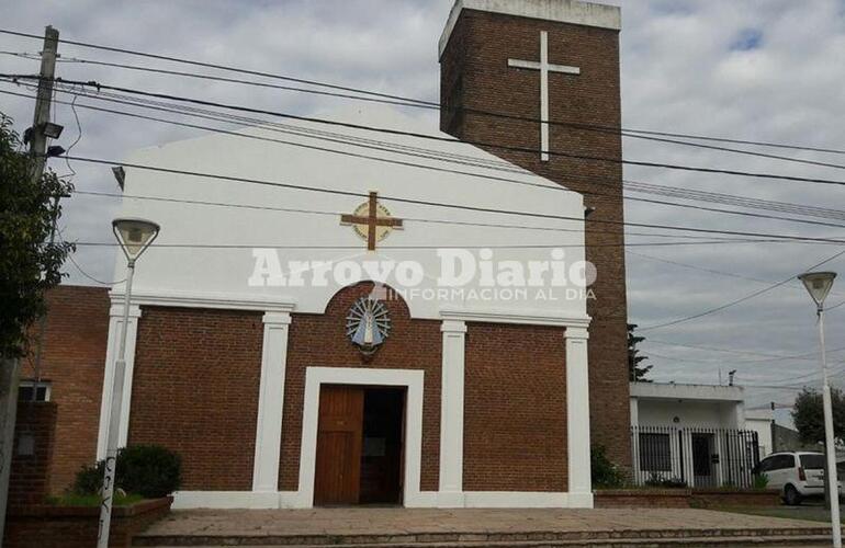 Dirección. La parroquia está ubicada en Moreno 949, Fighiera.